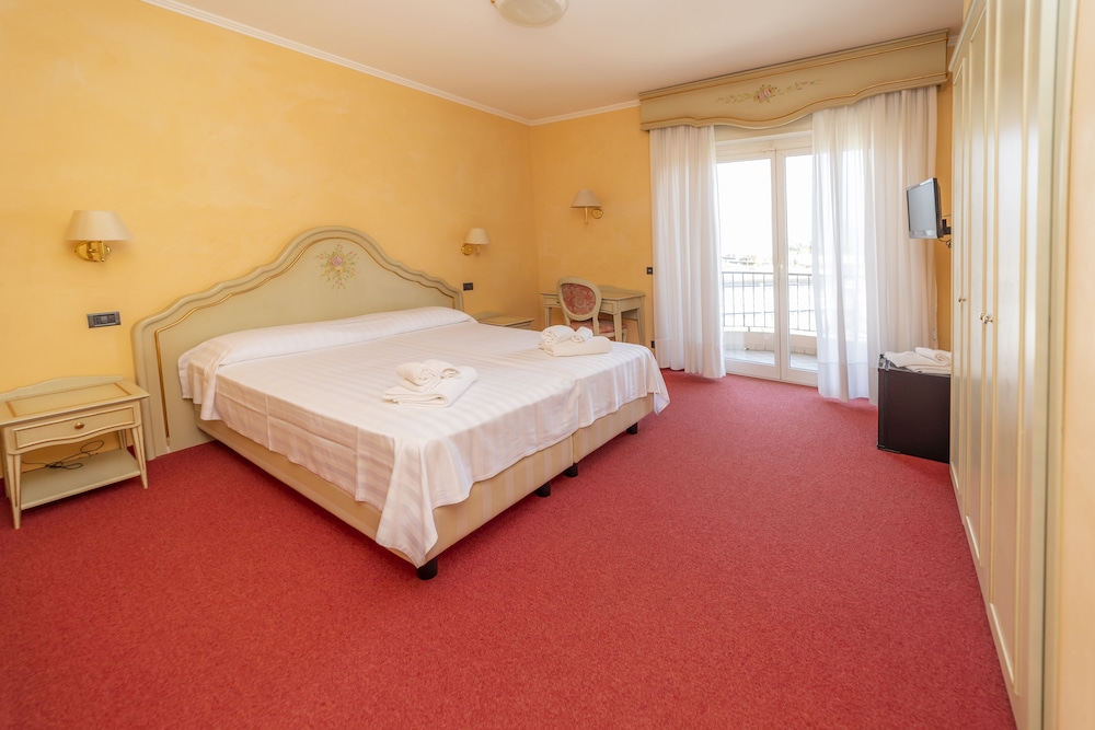Superior Double or Twin Room, Lake View