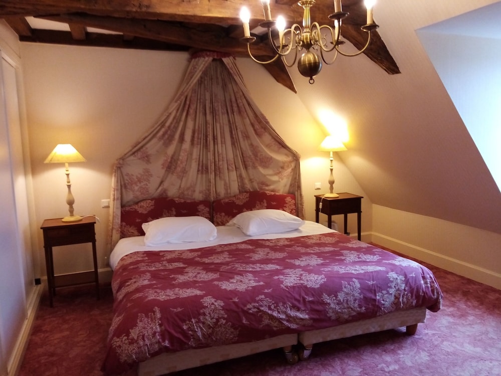 Luxury Suite, Ensuite, Park View ( Victor Hugo)