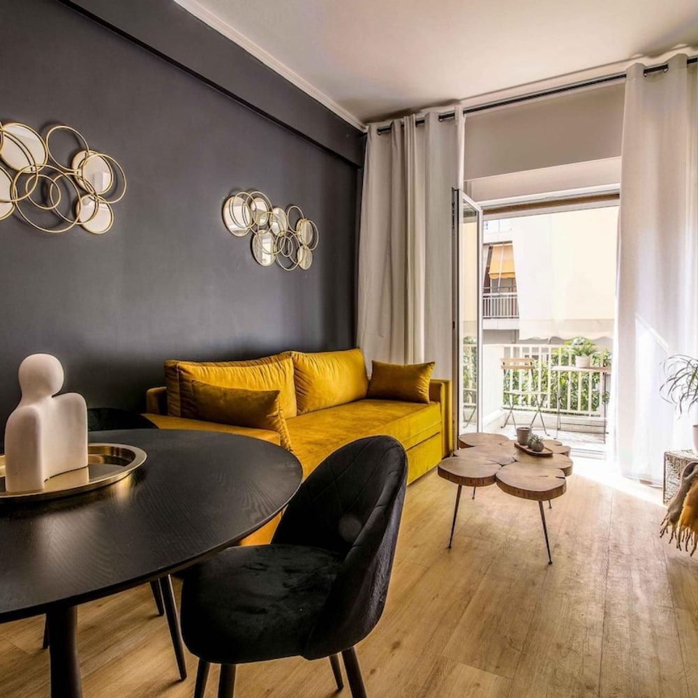Apartment, Smoking