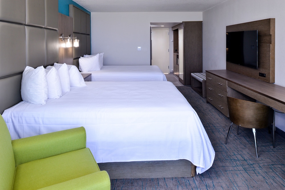 Side Ocean View 2 Queen Beds