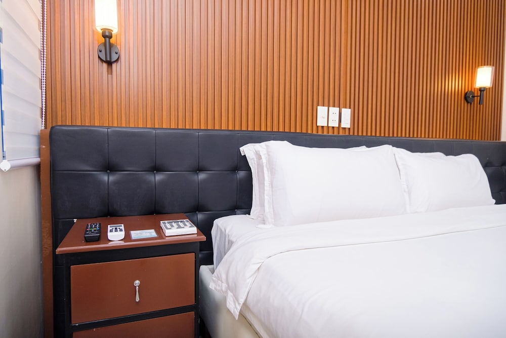 Executive Room - Photo 15