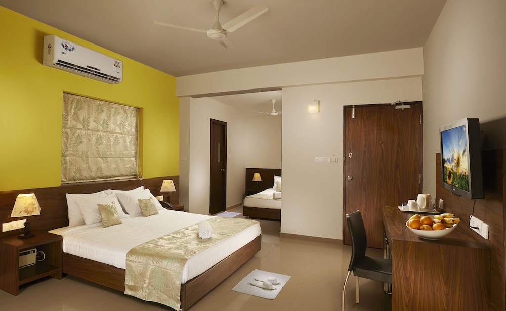Deluxe Room, Multiple Beds, Private Bathroom photo 1