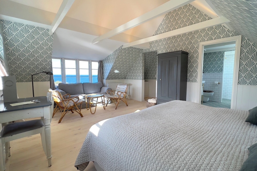 Standard Suite, Ocean View - Photo 3