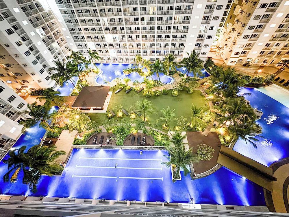 Panoramic Condo, Pool Access, Pool View photo 1