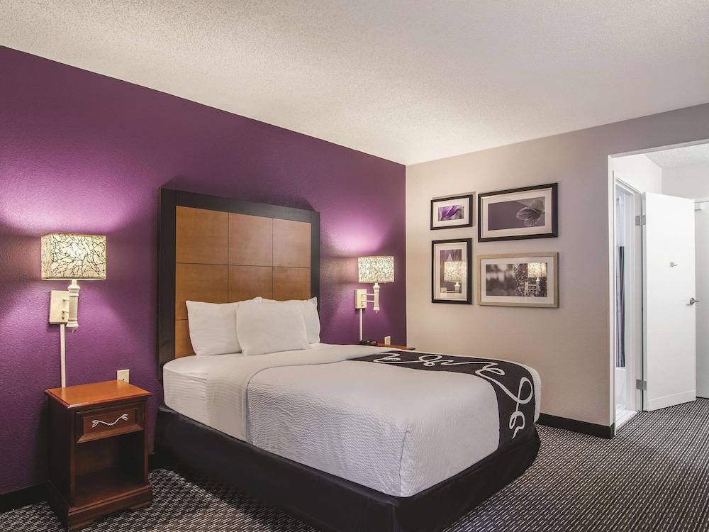 Room, 1 Queen Bed, Accessible, Non Smoking (Mobility Accessible) - Photo 3