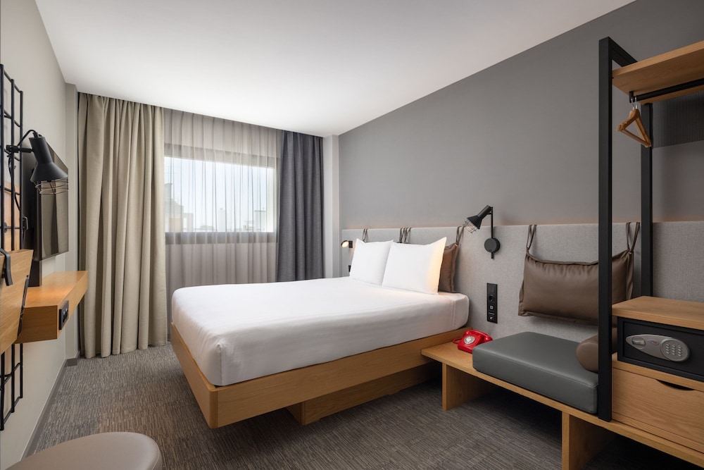 Room, 1 Queen Bed photo 1