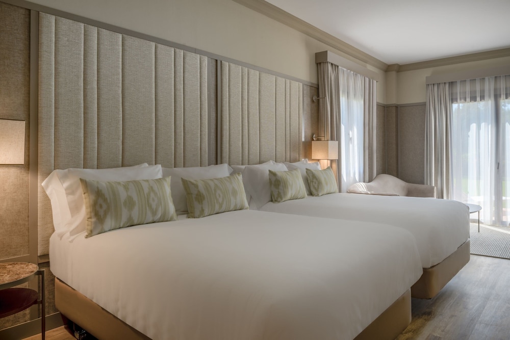 Family Room, 2 Queen Beds, Terrace