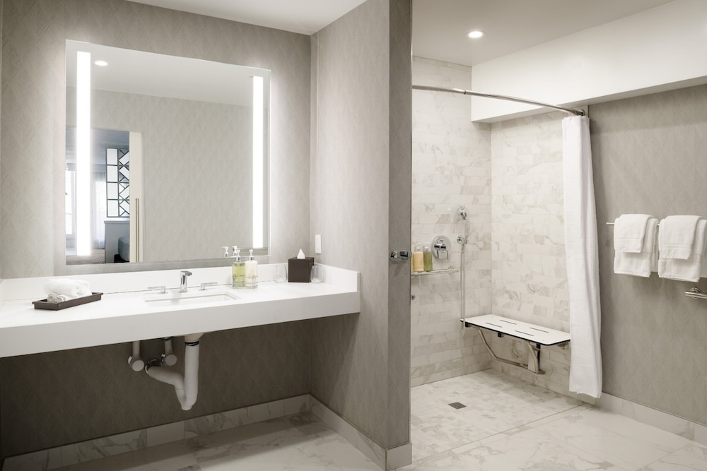 Room, 1 Bedroom, Mobility Accessible thumbnail 5