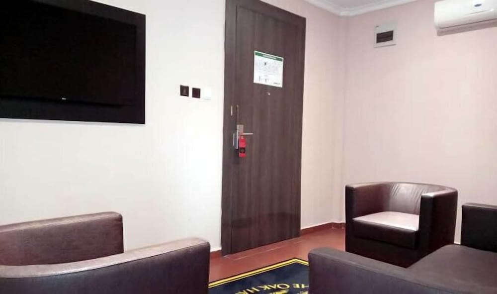 Executive Suite - Photo 3