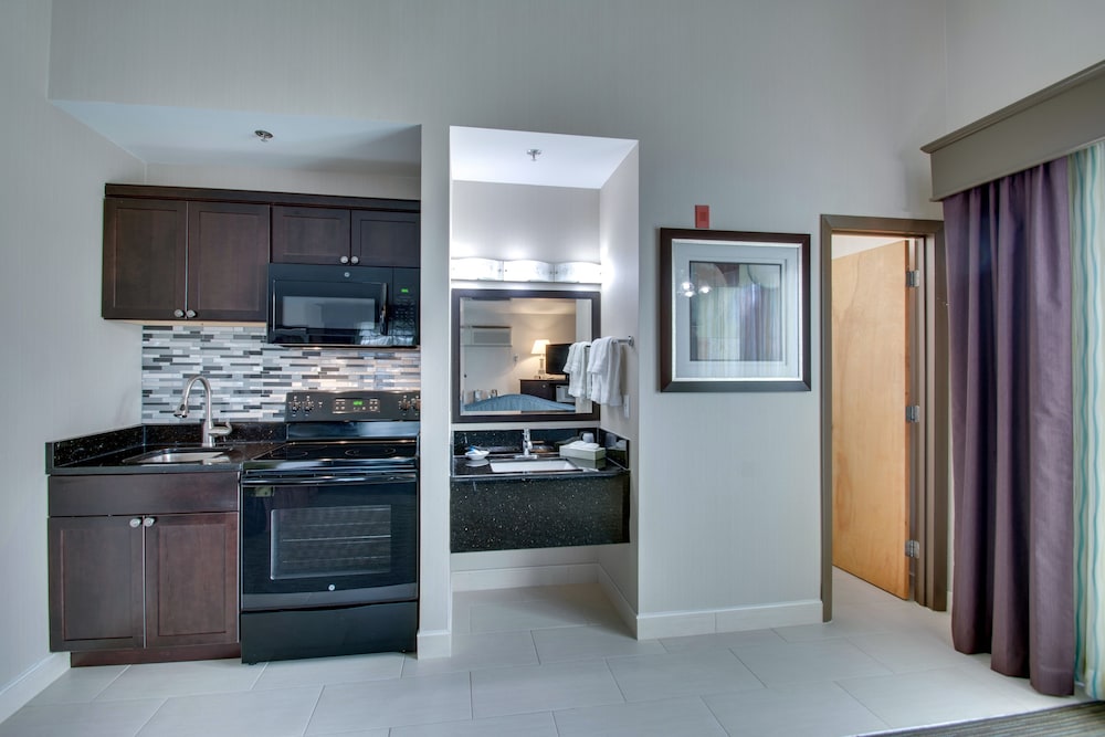 Standard Room, 2 Queen Beds, Non Smoking, Kitchenette (With Sofabed) - Photo 4