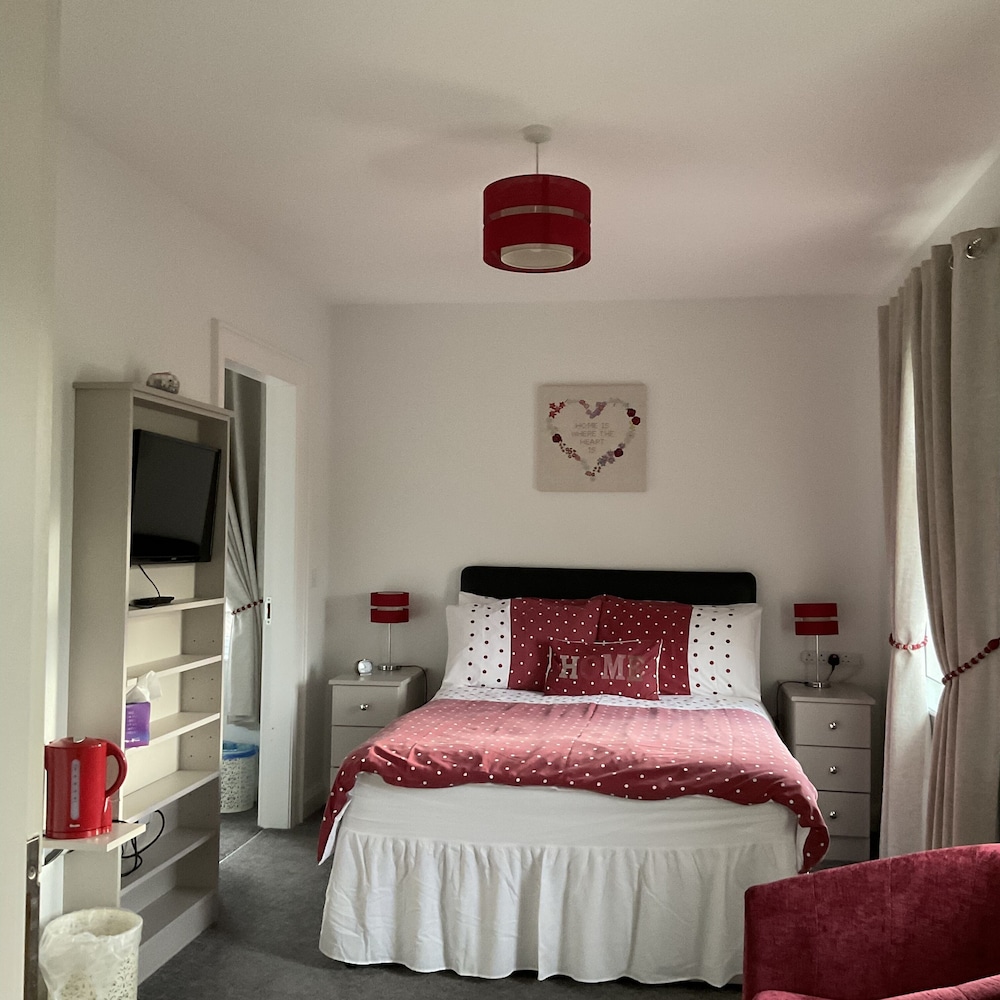 Family Room, Ensuite photo 3