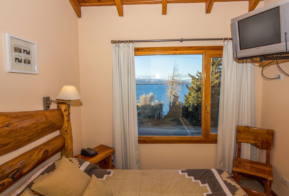 Cabin, 2 Bedrooms, 2 Bathrooms photo 2
