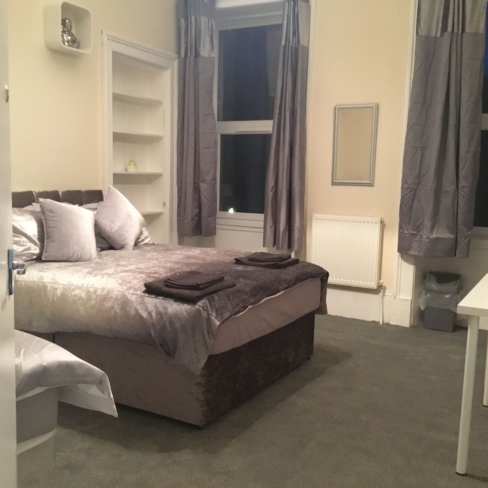 Standard Apartment, 4 Bedrooms, Non Smoking photo 1