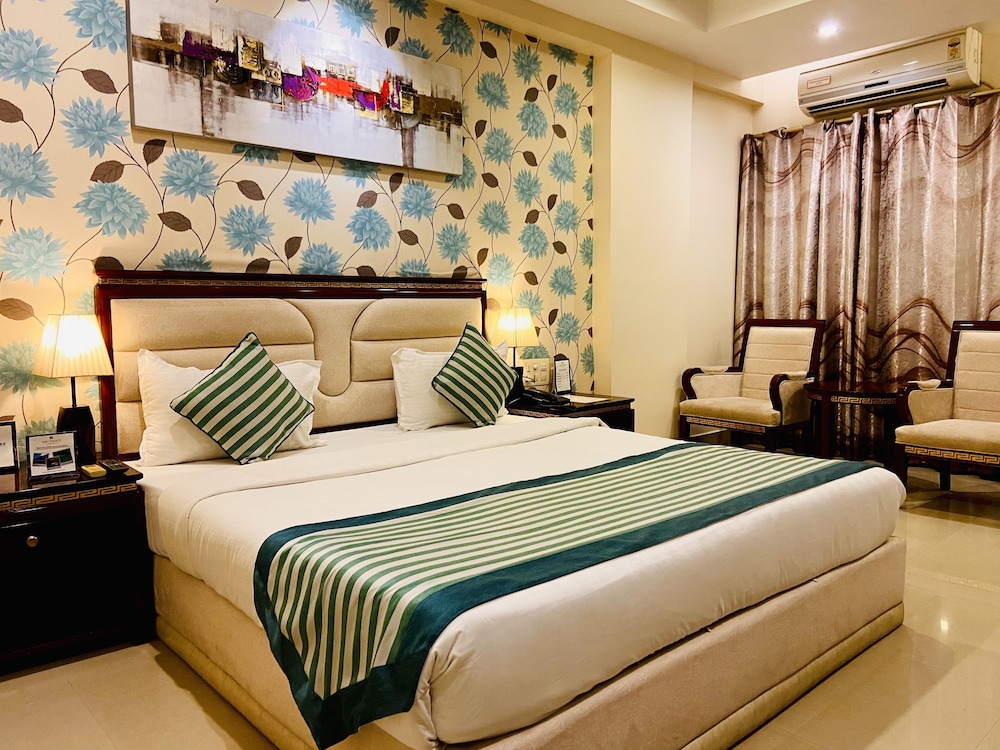 Executive Room - Photo 1