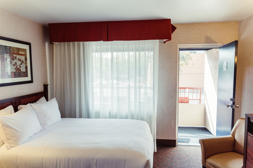 Standard Double Room, 2 Queen Beds photo 3