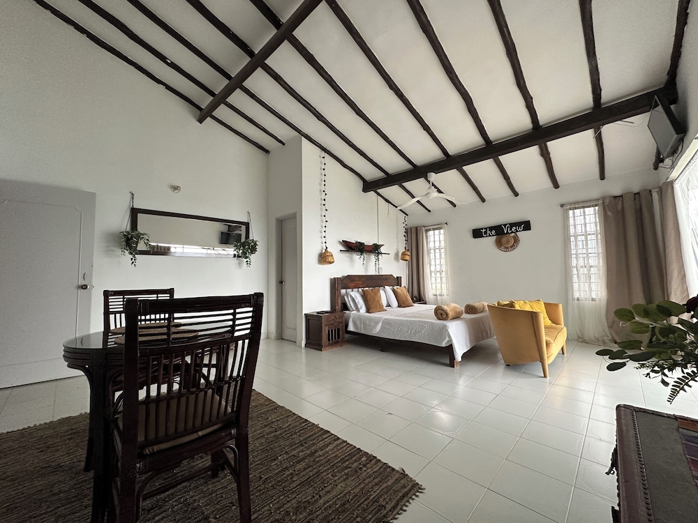 Suite, City View