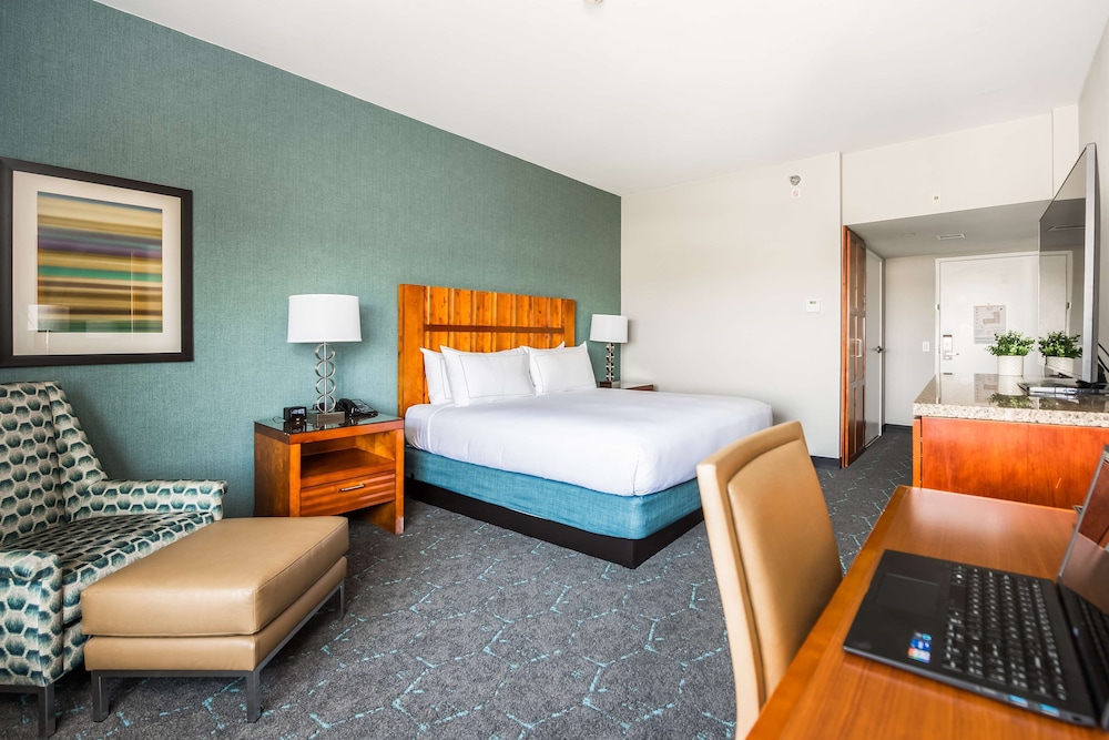 Room, 1 King Bed, Accessible, Non Smoking - Photo 2