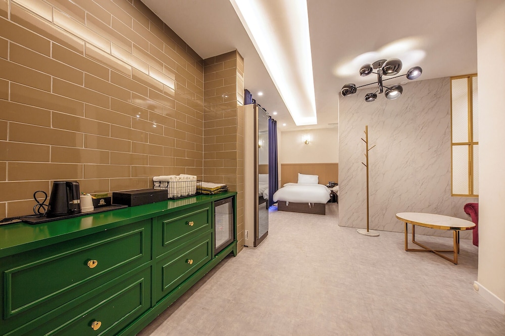 Superior Twin Room, City View photo 1