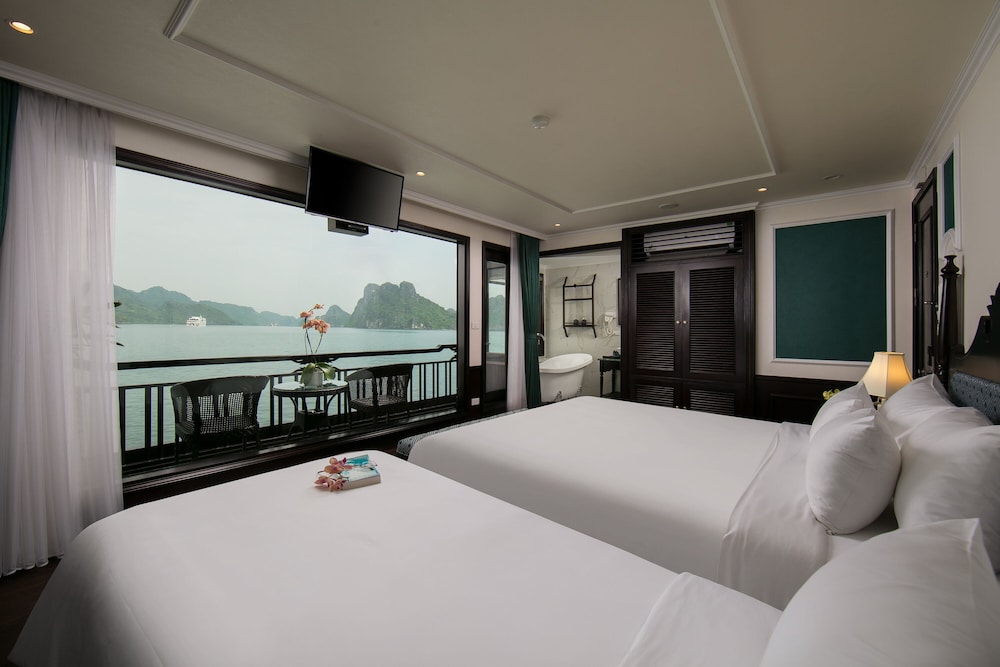 Junior Connecting Suite Full Ocean View, Private Balcony photo 2