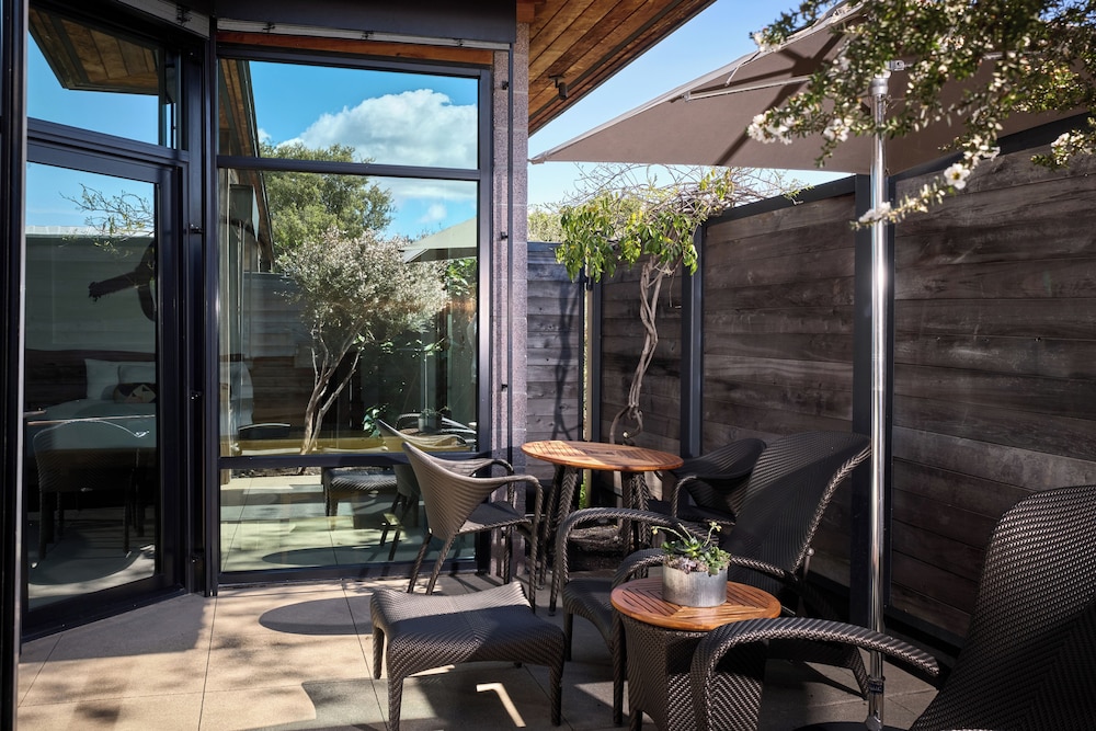 Suite, 1 Bedroom, Mobility Accessible (Tufa) - Photo 3