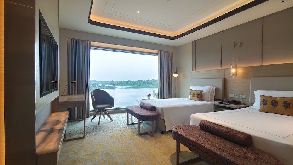 Deluxe Room, 2 Twin Beds, Lake View - Photo 2