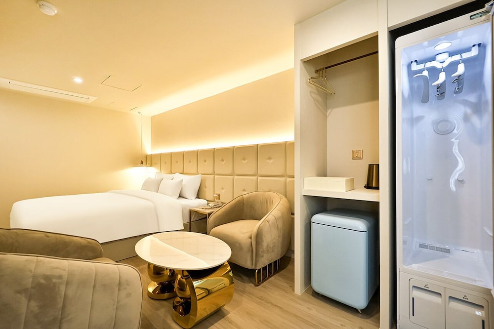 Premium Double Room - Photo 2