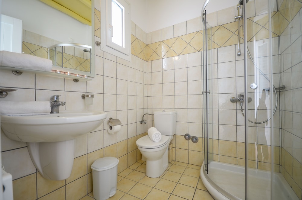 Double or Twin Room, Patio, Ground Floor photo 3