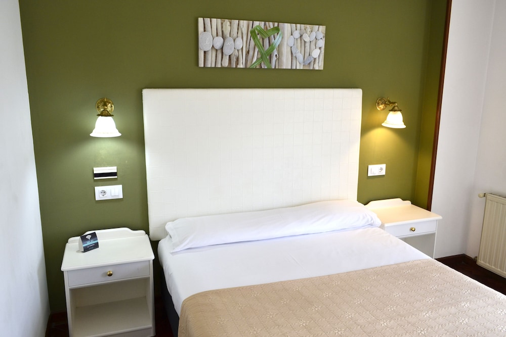 Superior Double Room, Partial Sea View - Photo 7