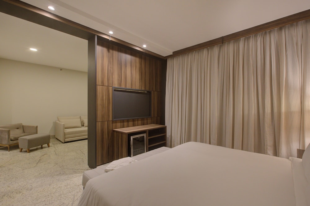 Deluxe Double or Twin Room, 1 Bedroom, Accessible thumbnail 6