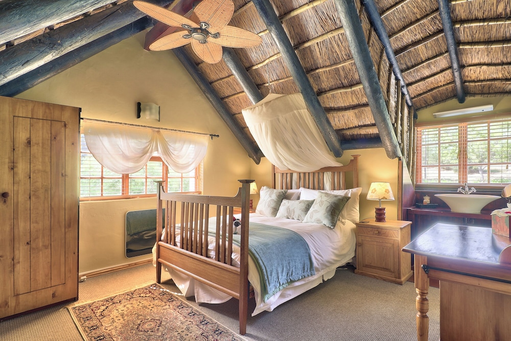 Superior Cottage, 3 Bedrooms, Mountain View, Poolside photo 2