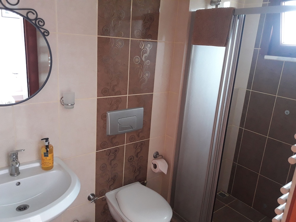 Basic Double Room photo 2