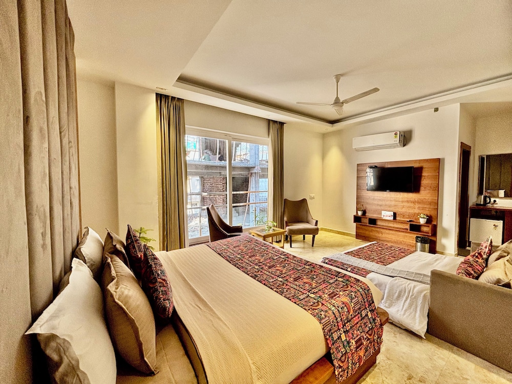 Family Room - Photo 8