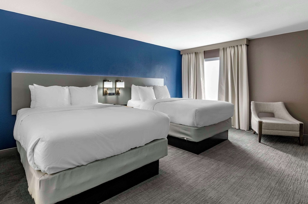 Standard Room, 2 Queen Beds, Non Smoking (1st Floor) - Photo 1