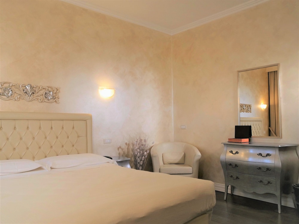 Junior Room - Photo 1