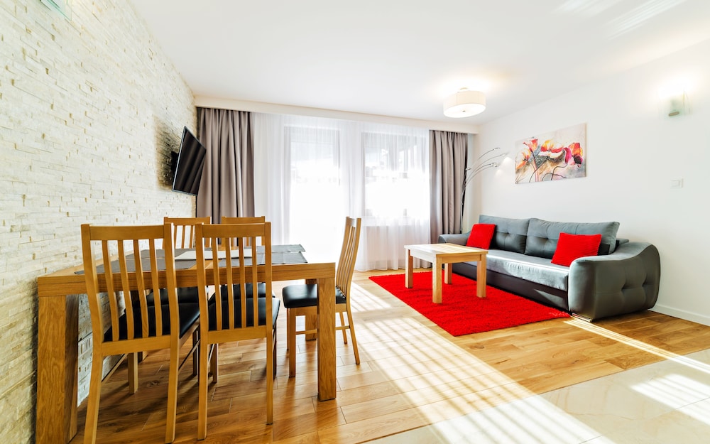 Apartment (Mysliwska 1F/02)