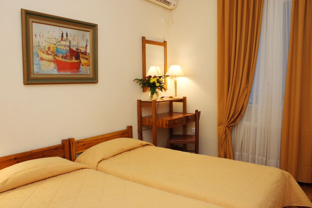 Standard Double or Twin Room photo 2