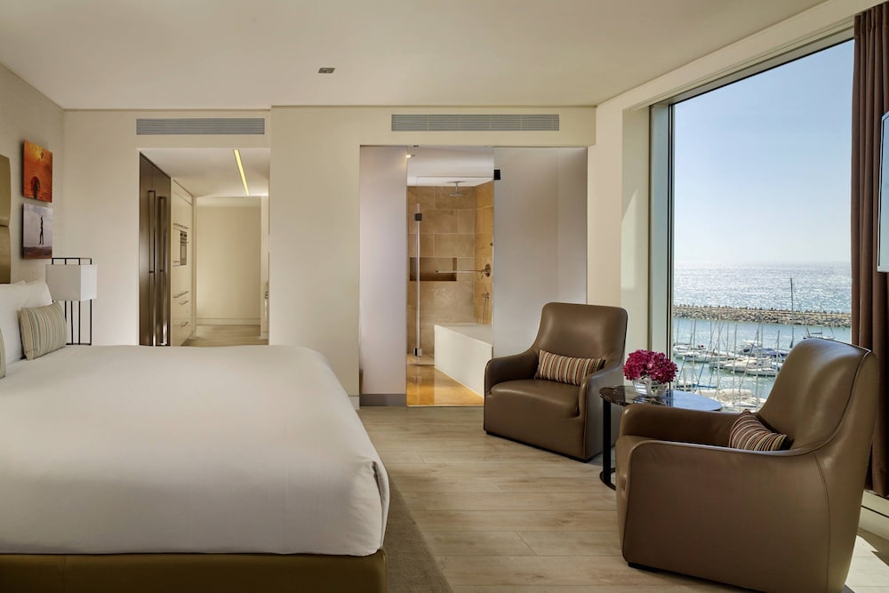 Studio Suite, 1 Queen Bed, Sea View