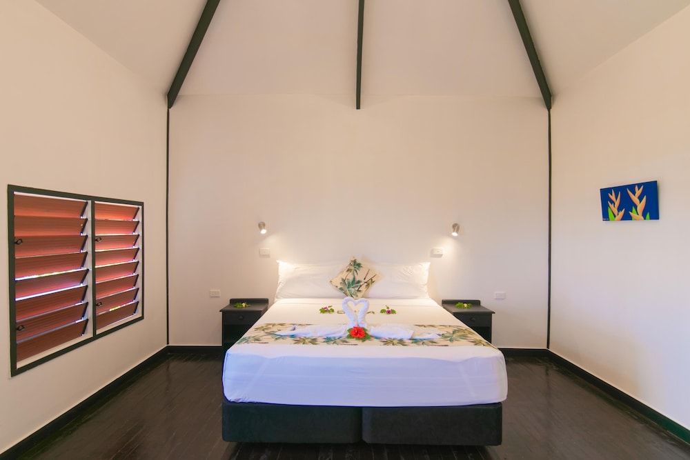 Deluxe Seaside Bure (children 2 Years Above)