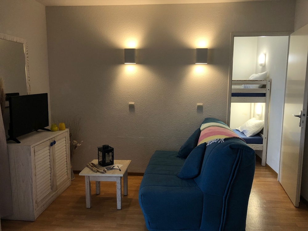 Apartment, 2 Bedrooms - Photo 2