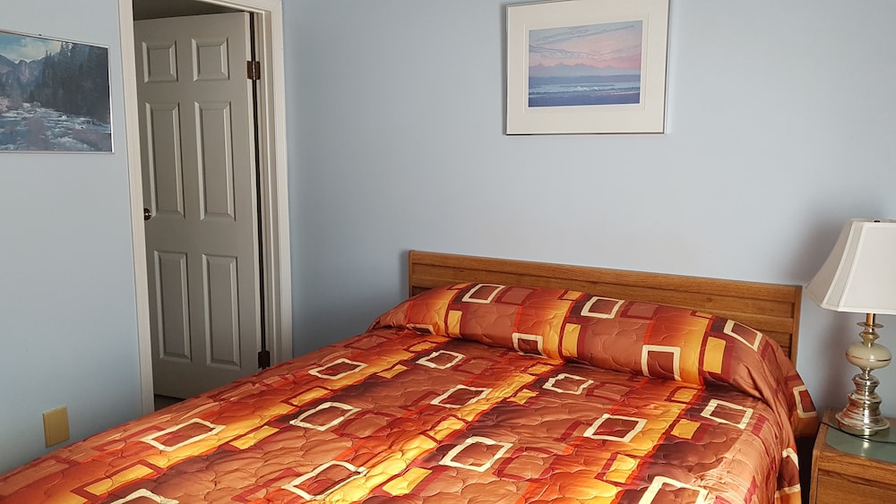 Basic Room, 1 Queen Bed, Accessible, Hill View photo 2