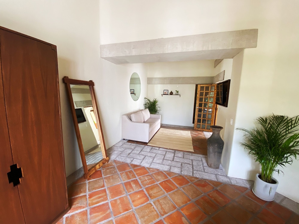 Deluxe Room - Photo 17