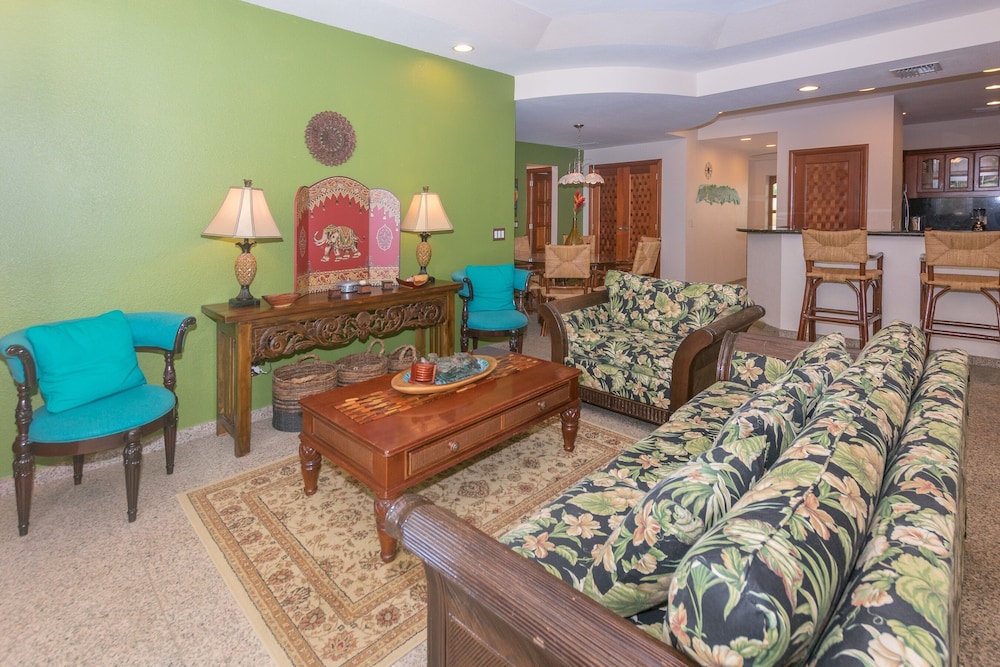 Condo, 3 Bedrooms photo 3