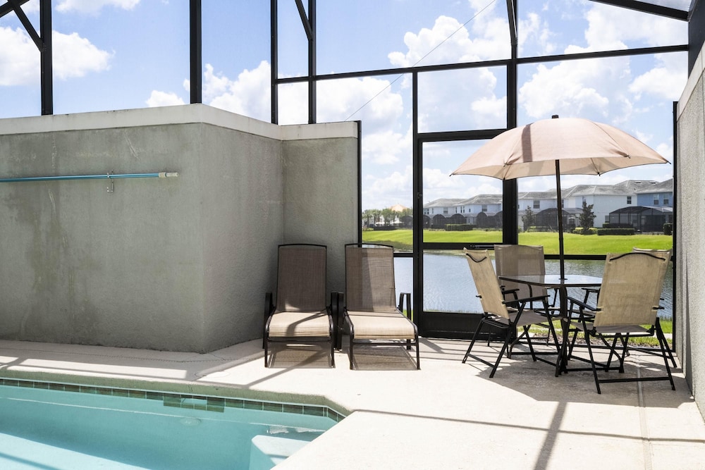 Beautiful 4BR 3BA Home w Pool at Storey Lake, Foto 2