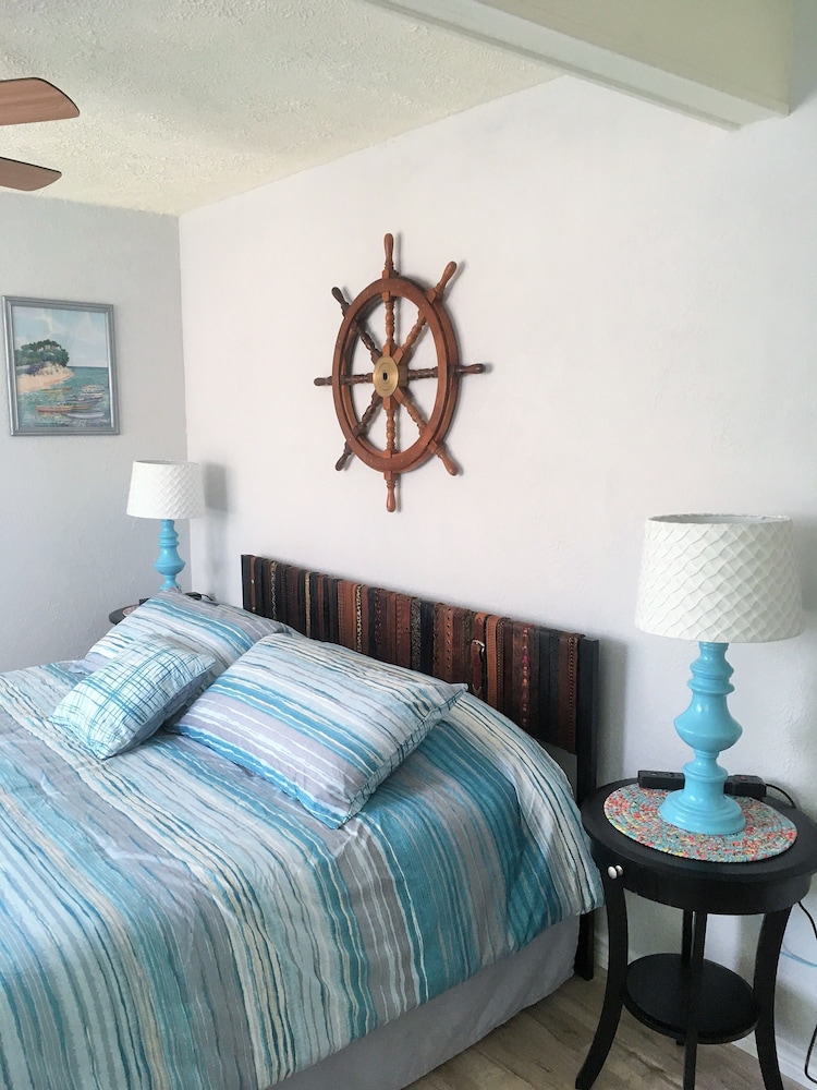 Seaside Room with Harbor Bridge View photo 2