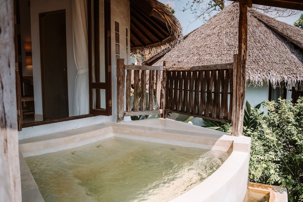 AANA Villa with Plunge Pool Garden View - Photo 3