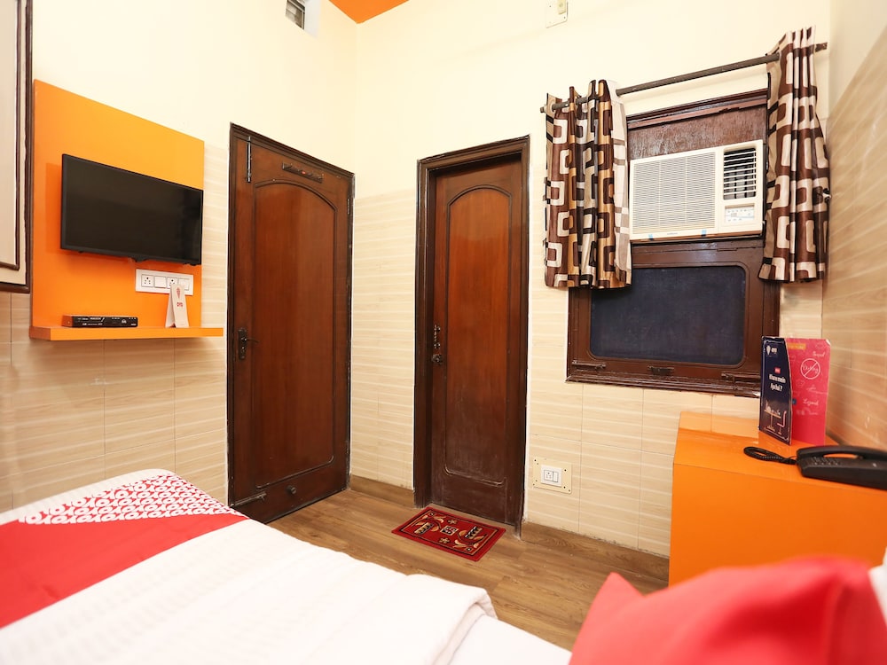 Single Room, 1 Queen Bed photo 1