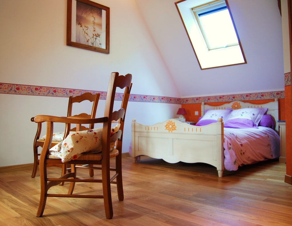 Classic Double Room, Ensuite, Garden View (Chambre PARME)