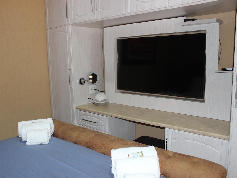 Deluxe Studio Suite photo 2