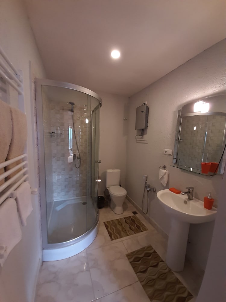 Deluxe Double Room (For 2 Adults + 1 Child) photo 2