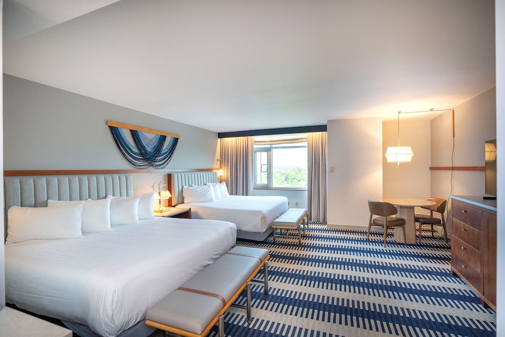 Deluxe Room, Multiple Beds